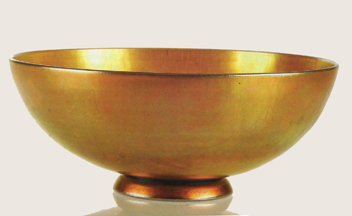 Appraisal: A FINE STEUBEN GOLD AURENE GLASS CONSOLE BOWL early th