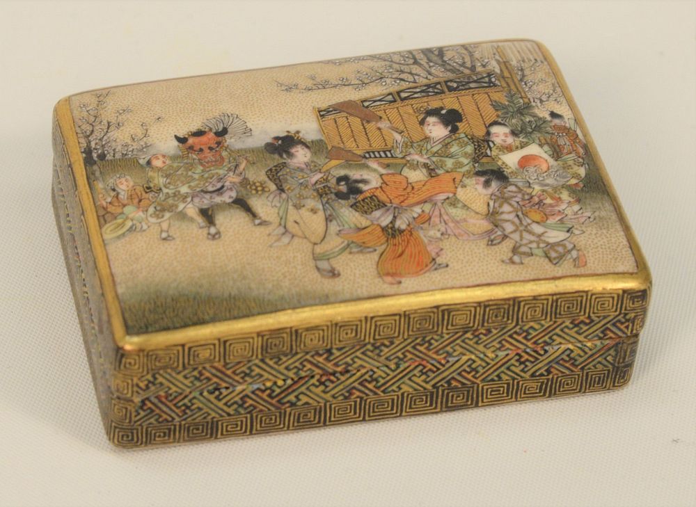 Appraisal: Meiji Kinkozan Satsuma Box cover with court ladies and children