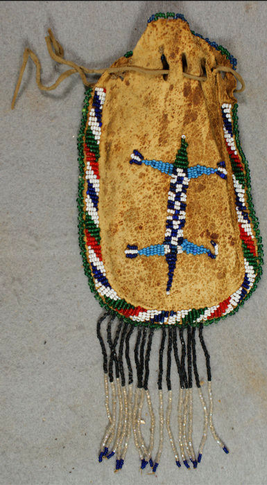 Appraisal: Beaded Native American pouches alligator or lizard decoration on each