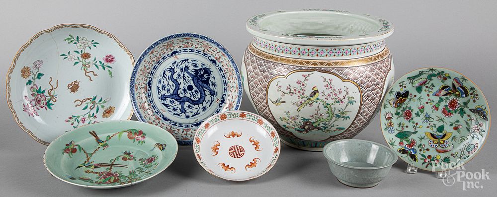 Appraisal: Six Chinese porcelain dishes etc Six Chinese porcelain dishes together