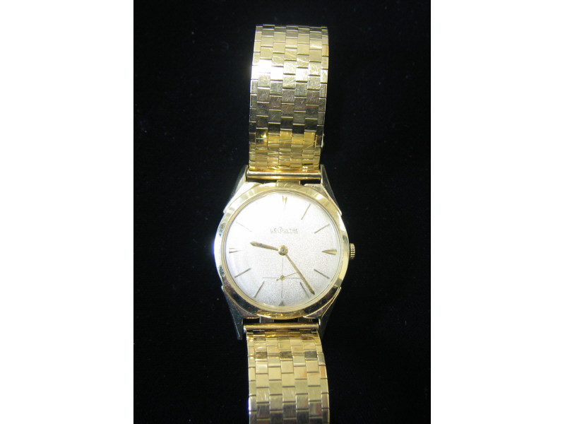 Appraisal: LECOULTRE WATCH k yellow gold man's manual wind watch with