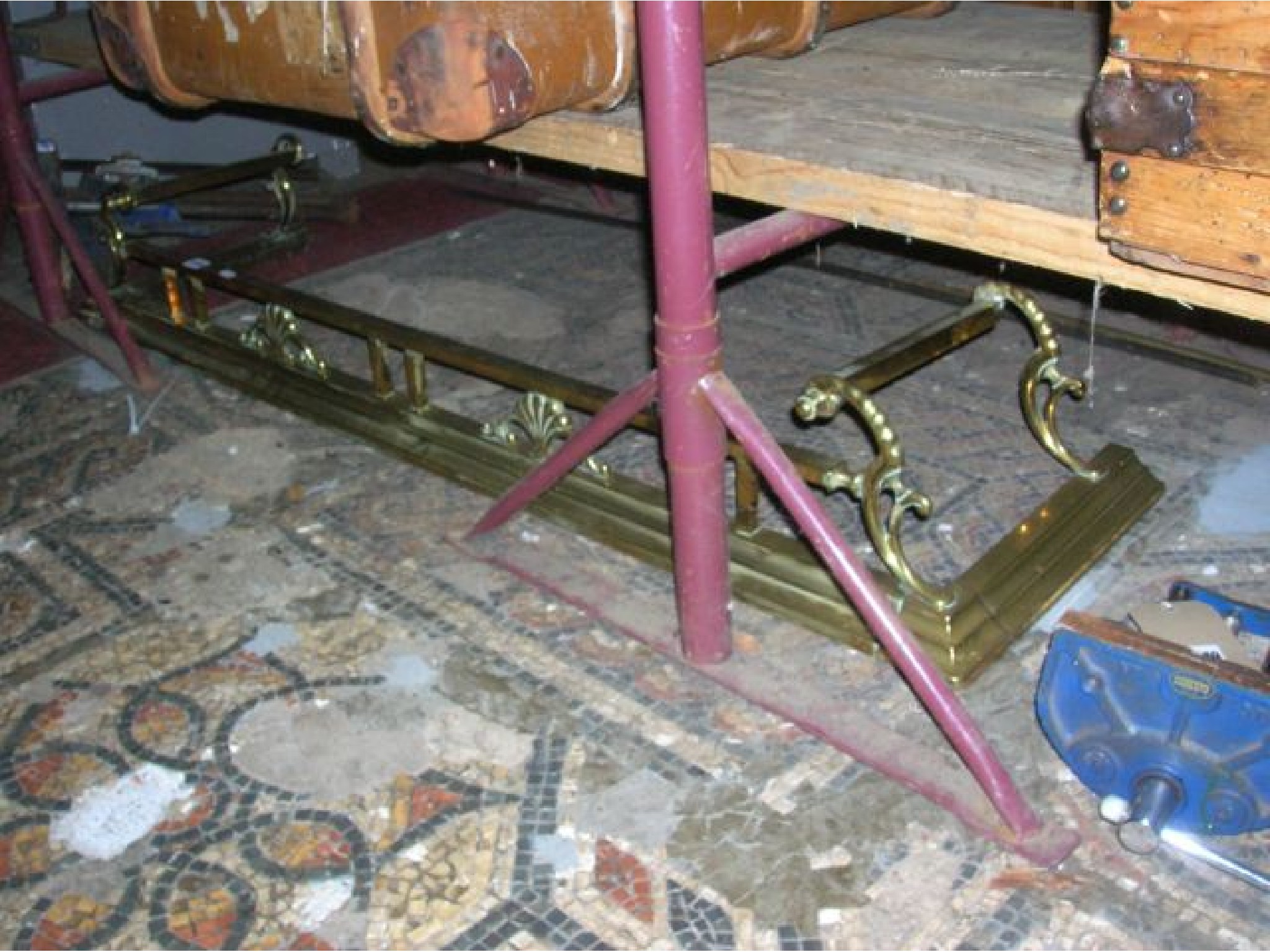 Appraisal: A polished brass fender with foliate detail and moulded curb