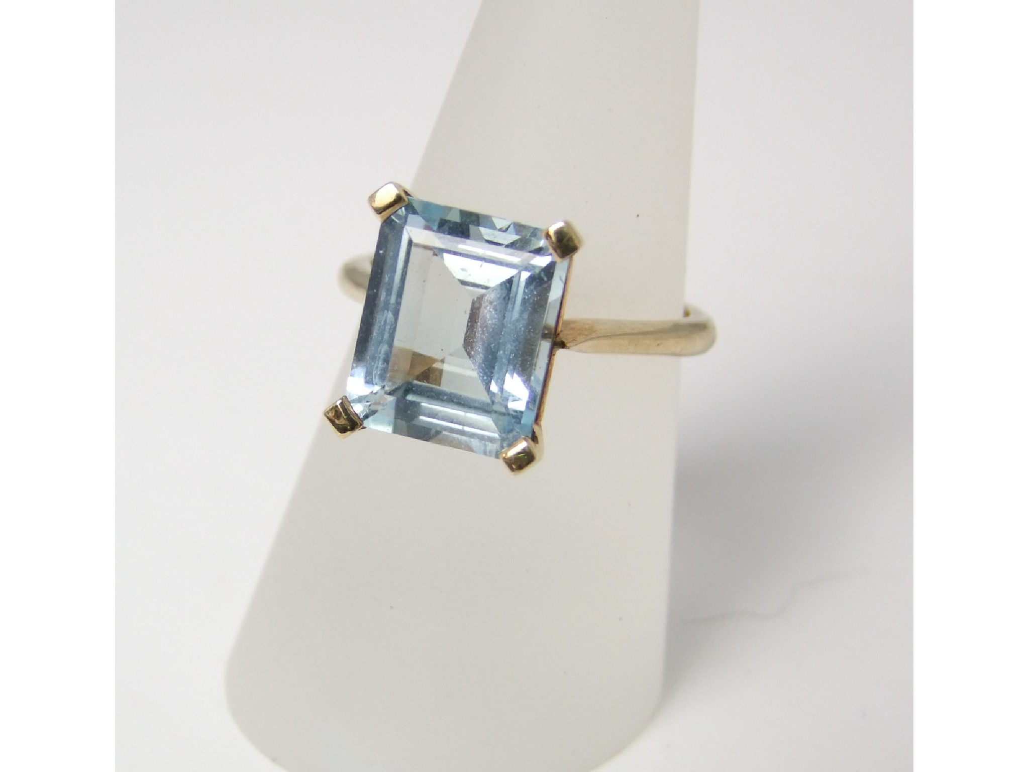 Appraisal: A ct gold aquamarine ring baguette cut cts approx size