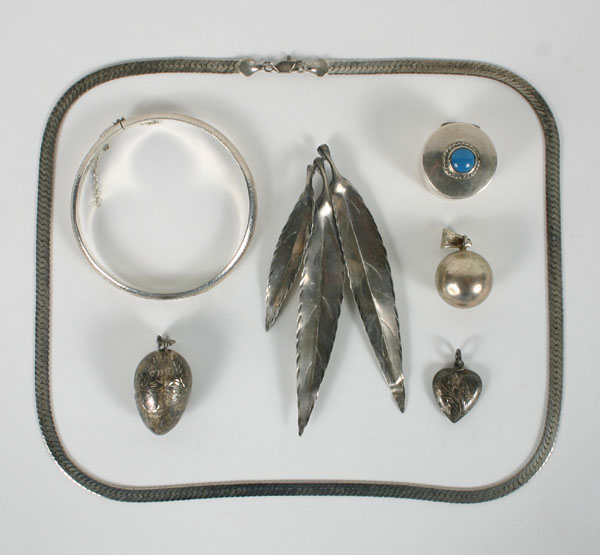 Appraisal: Lot of pieces sterling silver jewelry including a herringbone chain