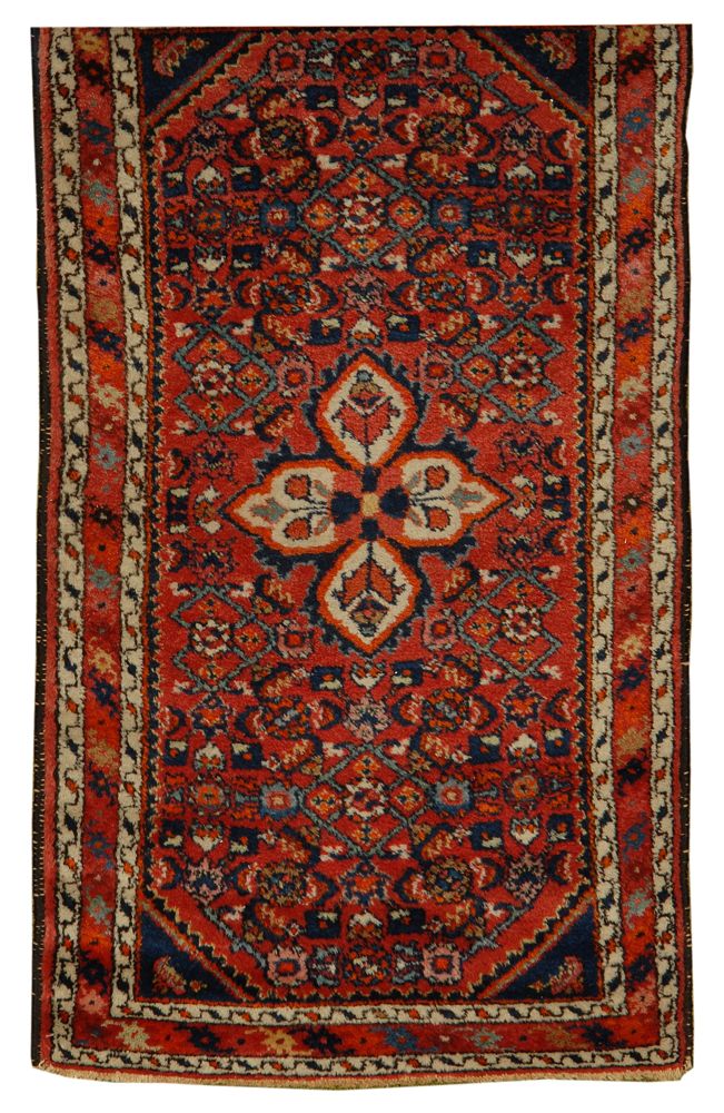 Appraisal: ORIENTAL RUG HAMADAN ' x ' Four-lobed central medallion in