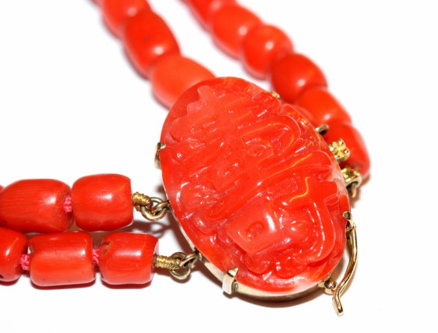 Appraisal: A DOUBLE STRAND CORAL BEAD NECKLACE with barrel shaped beads