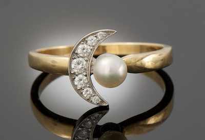 Appraisal: A Ladies' Pearl and Diamond Kinetic Ring k yellow gold