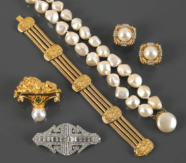 Appraisal: A large collection of costume jewelry