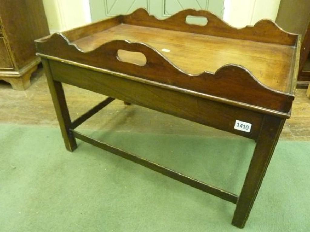 Appraisal: A mahogany trap top occasional table in the Georgian style