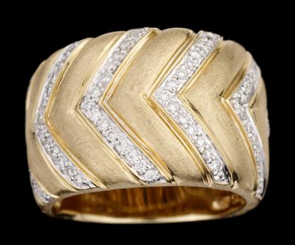 Appraisal: karat yellow gold and diamond ringAlternating 'V' form rows of