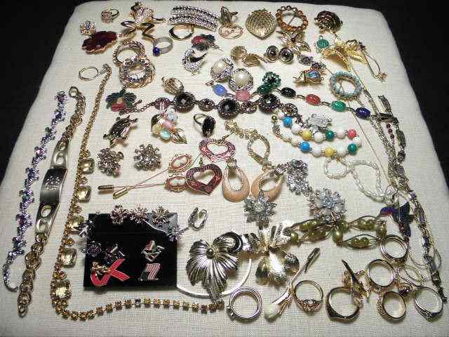 Appraisal: Tray lot of assorted ladies costume jewelry Includes signed pieces