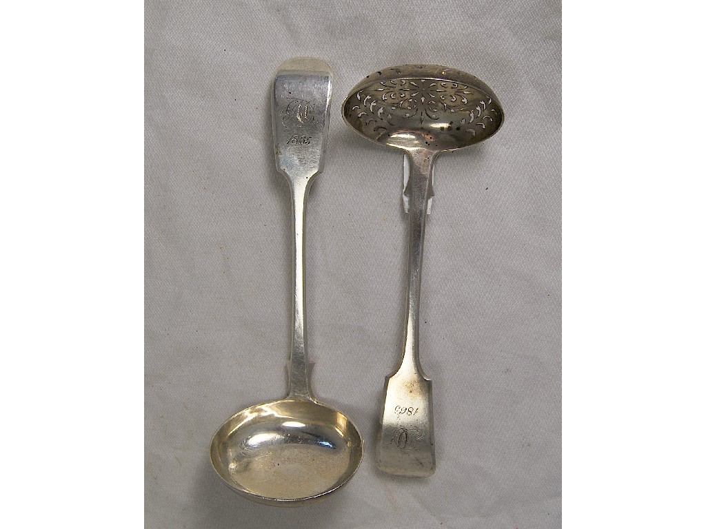 Appraisal: A Victorian silver fiddle pattern sifter ladle with matching sauce