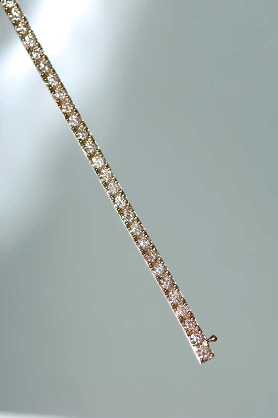 Appraisal: DIAMOND TENNIS BRACELET Ladies' diamond tennis bracelet with round diamond