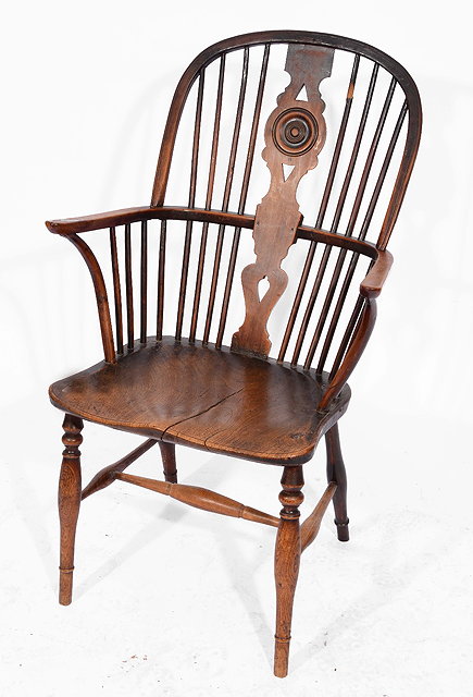 Appraisal: A TH CENTURY YEW AND ELM WHEEL BACK WINDSOR CHAIR