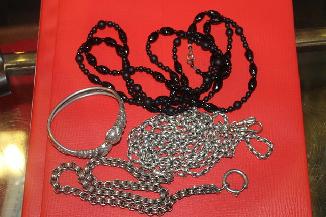 Appraisal: A SMALL COLLECTION OF MISCELLANEOUS including a white metal bracelet