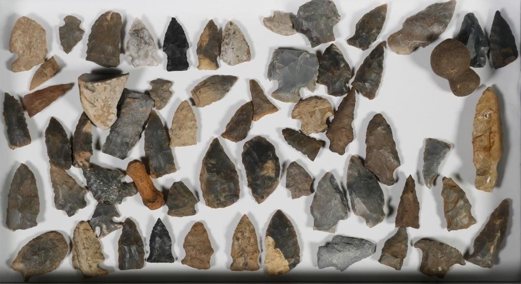 Appraisal: Old estate collection of arrowhead points along with other artifacts