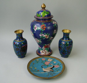 Appraisal: A Chinese cloisonne enamel vase and cover decorated with flowers