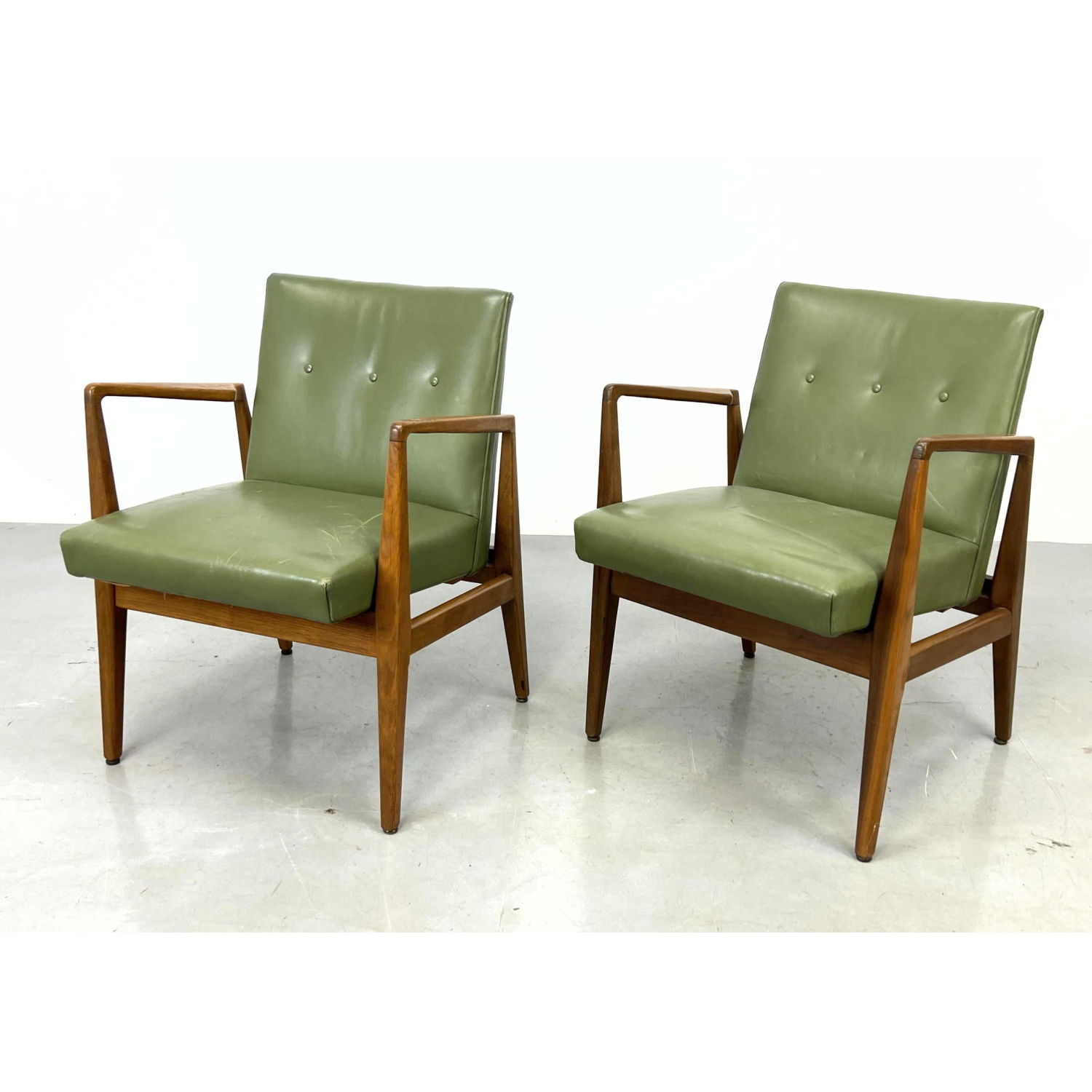 Appraisal: Pr Open Arm Lounge Chairs Green Leather Upholstery Risom style