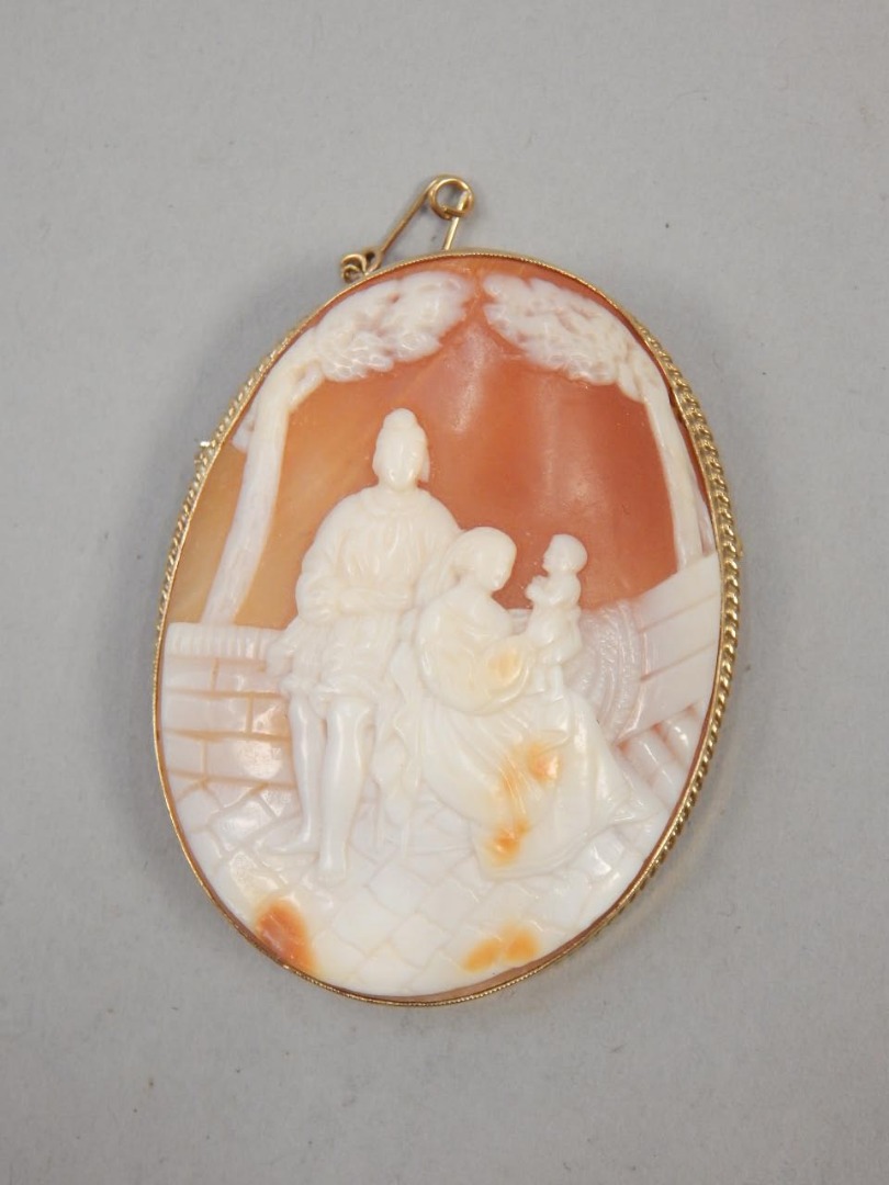 Appraisal: A ct gold shell cameo brooch the carved shell with