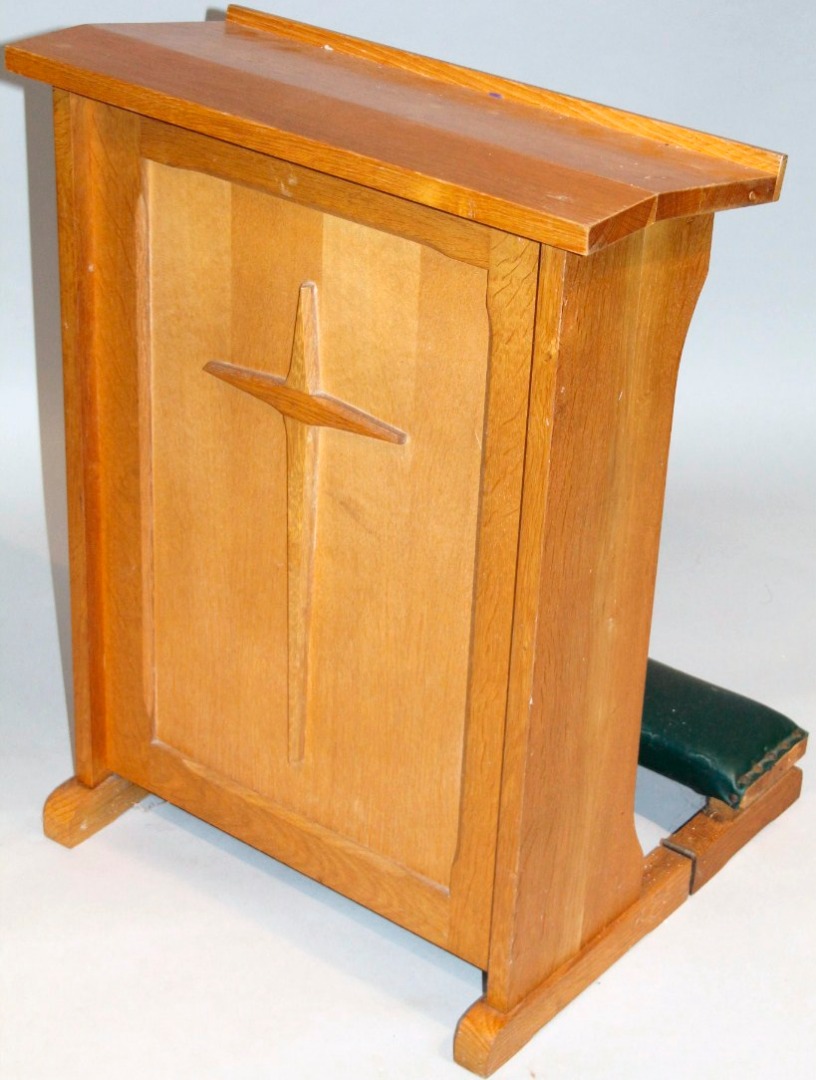 Appraisal: A thC light oak book rest lectern the rectangular top