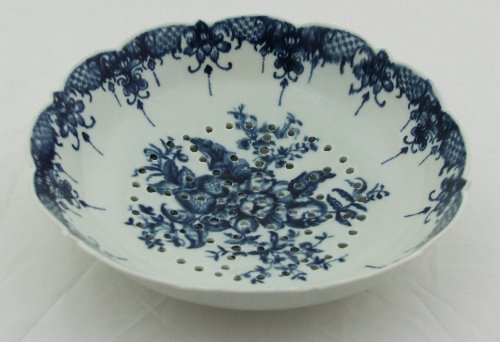 Appraisal: A Worcester blue and white pierced cress dish transfer printed