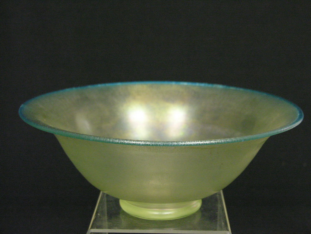 Appraisal: STEUBEN VERRE-DE-SOIE BOWL teal border unsigned diam X h