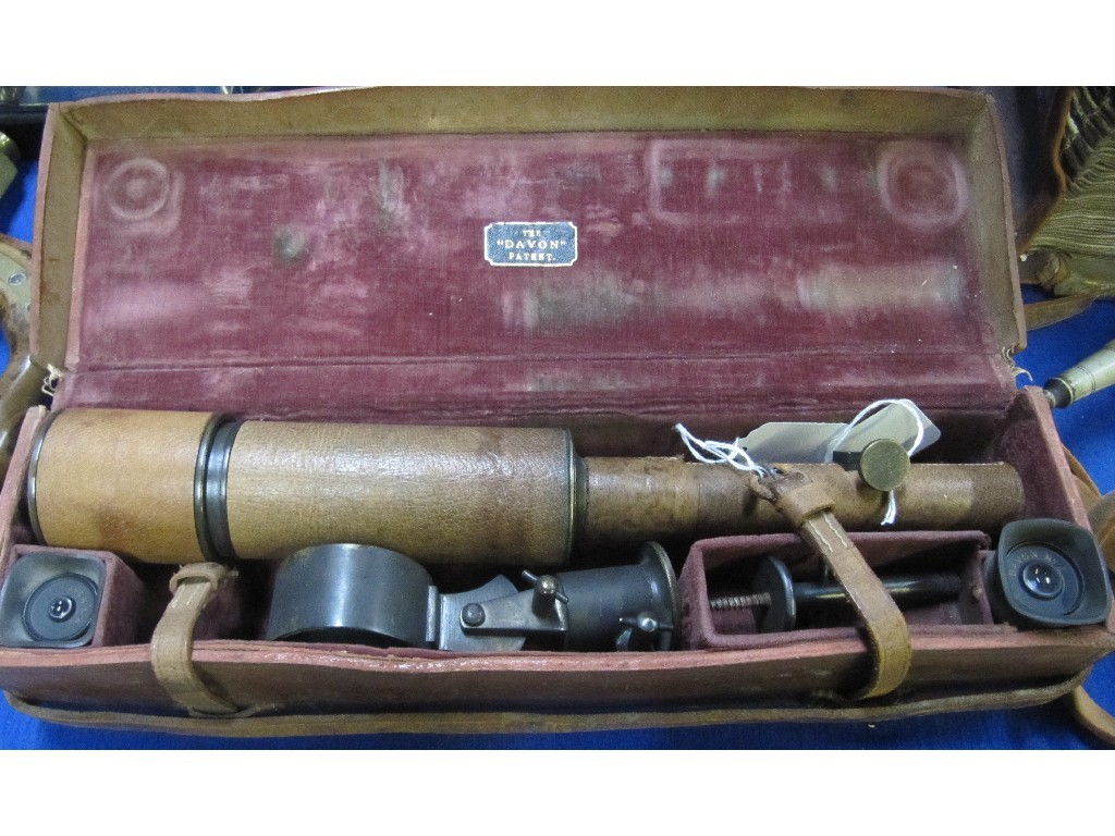 Appraisal: Davon' patent telescope with stand in leather case