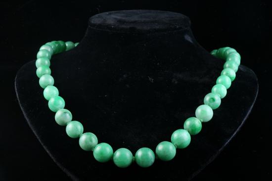 Appraisal: CHINESE BRIGHT APPLE GREEN JADE GRADUATED BEAD NECKLACE beads from