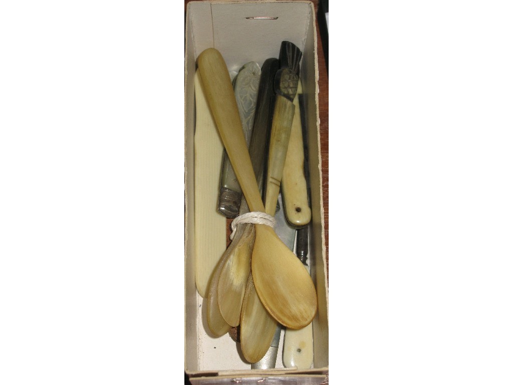 Appraisal: Box of pocket knives and bone spoons