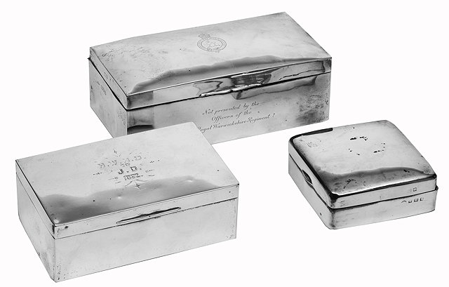 Appraisal: A MAPPIN WEBB SILVER CEDAR LINED CIGARETTE BOX with marks