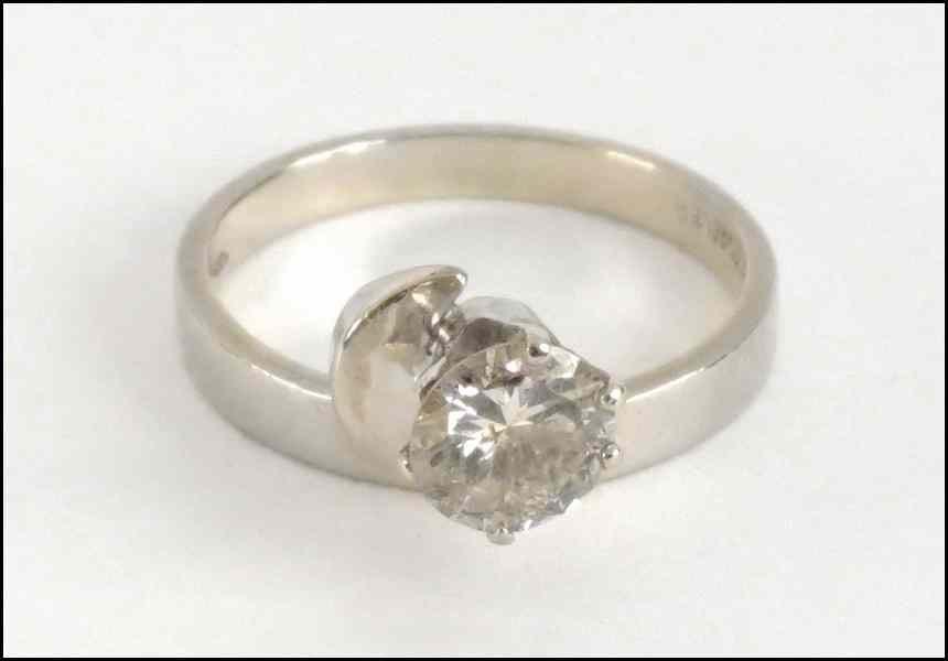 Appraisal: DIAMOND KARAT WHITE GOLD RING grams Condition No Specific Condition