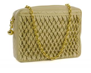 Appraisal: A CHANEL TAN QUILTED LEATHER BAG Goldtone hardware chainlink shoulder