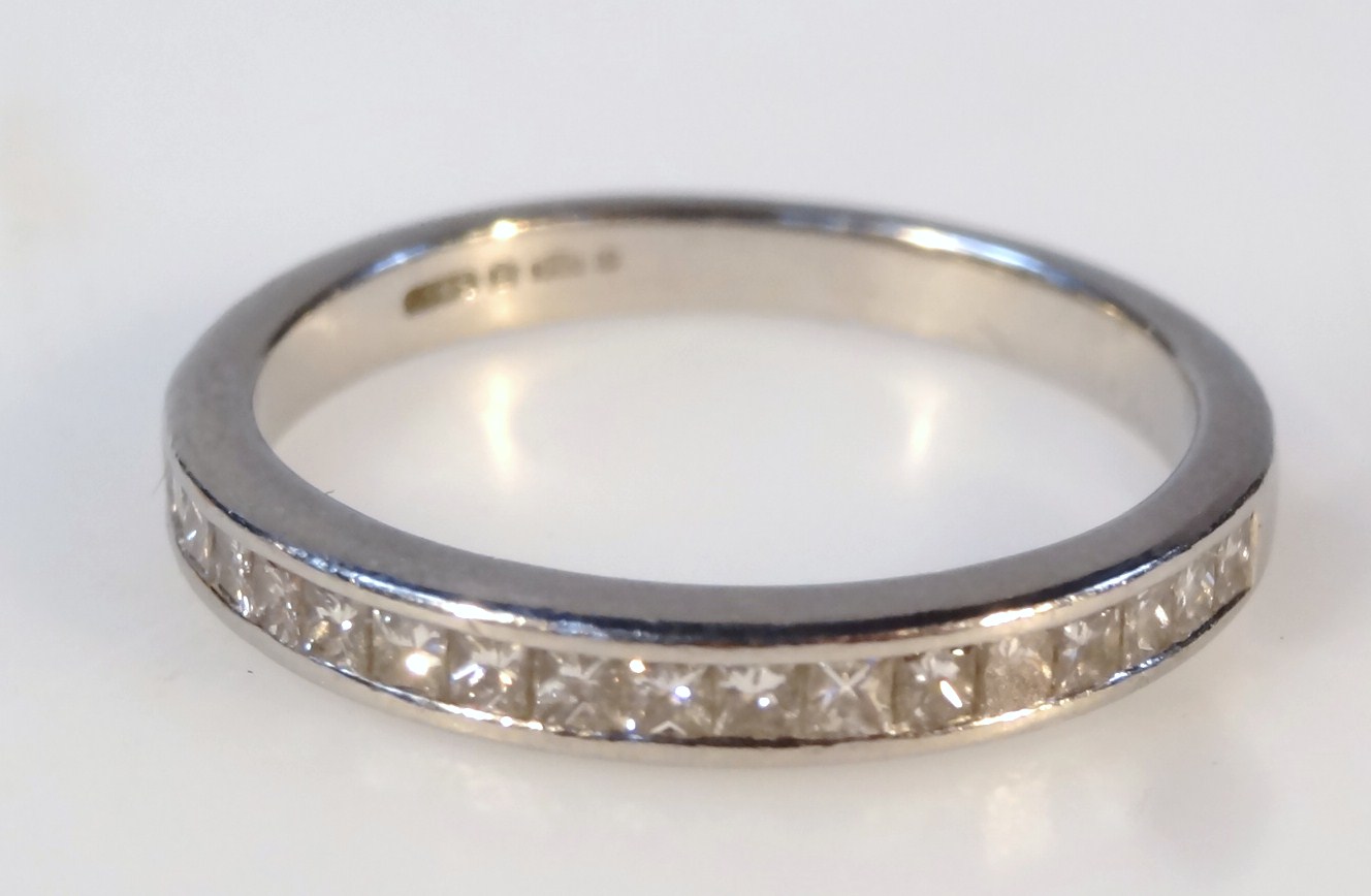 Appraisal: A ladies platinum and diamond half eternity ring on a