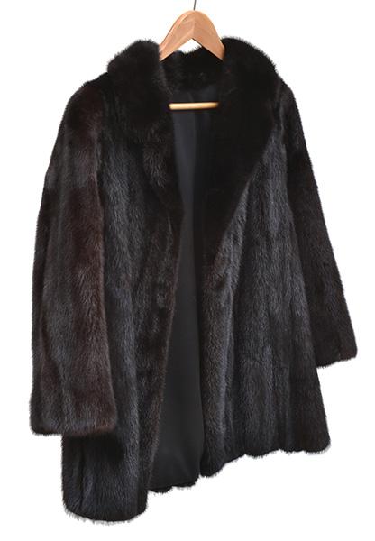 Appraisal: A MINK JACKET BY THEODORE FURS Labelled 'Theodore Furs Melbourne'