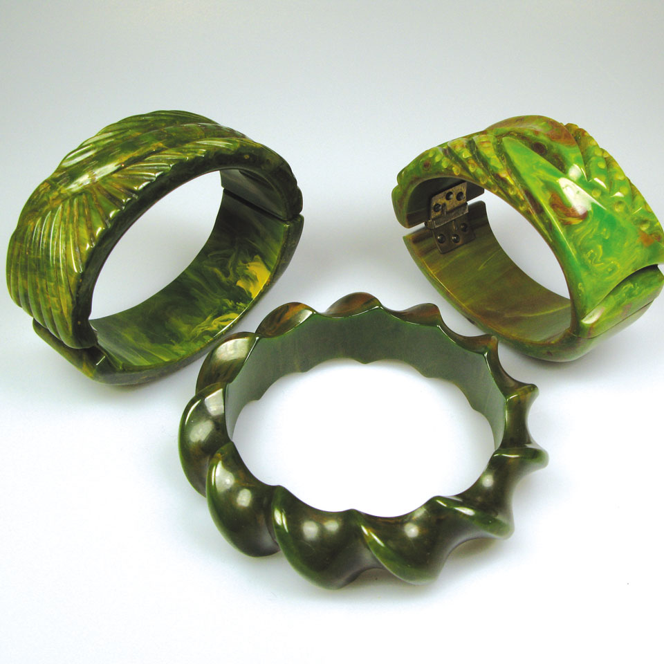 Appraisal: marbleized green Bakelite carved bangles hinged