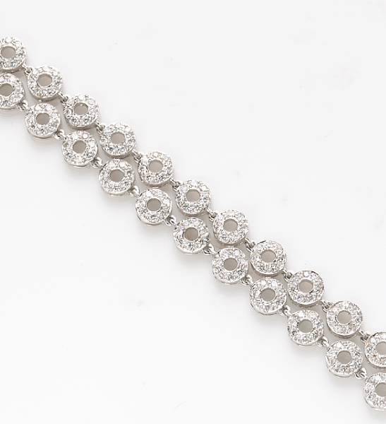 Appraisal: A diamond and k white gold circle link necklace estimated