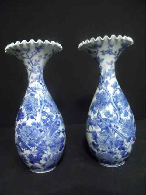 Appraisal: Pair of Chinese export blue and white porcelain vases Each