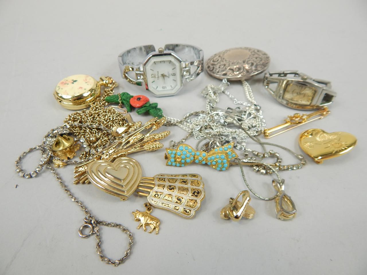 Appraisal: Various jewellery and effects to include an Edwardian brooch set