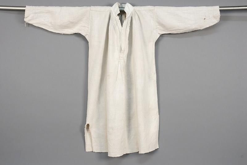 Appraisal: WORKMANS HOMESPUN OVERSHIRT th C Hand sewn natural linen set