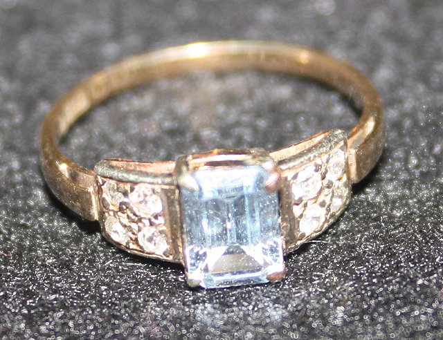 Appraisal: A CT GOLD RING with topaz and white stone setting