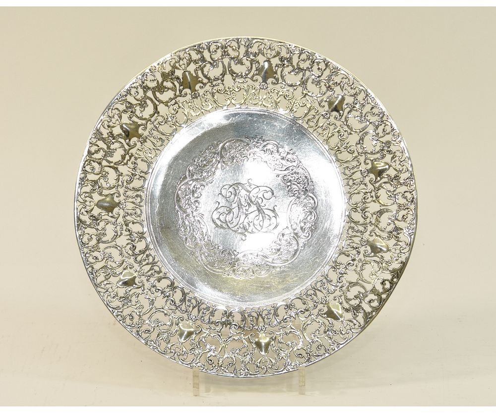 Appraisal: Sterling Silver Centerpiece Dish Sterling silver centerpiece dish with leafy