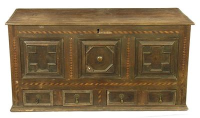 Appraisal: An oak mule chest the hinged moulded edge top to