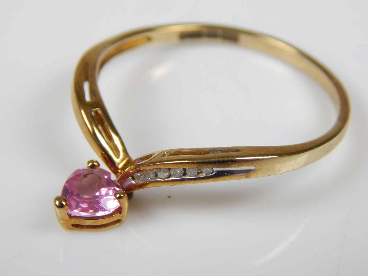 Appraisal: A Brooks Bentley ct gold dress ring with pink stone