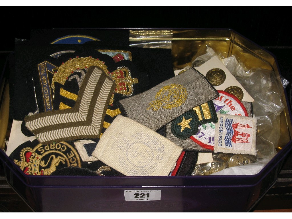 Appraisal: Lot comprising assorted buttons military patches etc