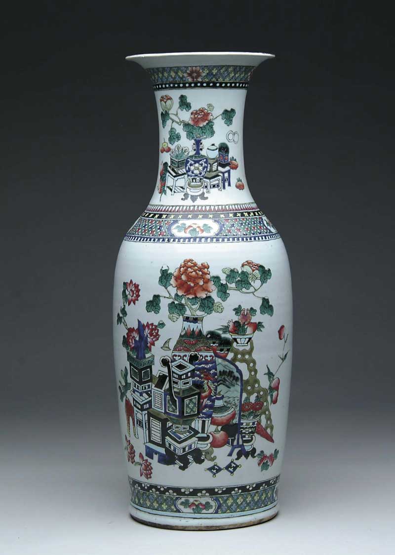 Appraisal: CHINESE EXPORT LARGE VASE The vase has flaring top and