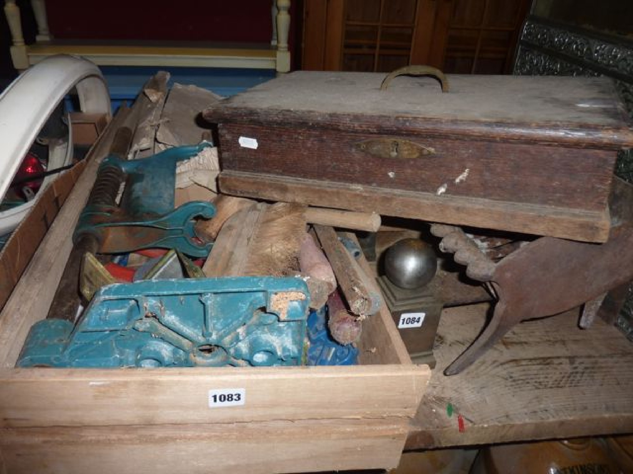 Appraisal: A box containing a miscellaneous collection of vintage hand tools