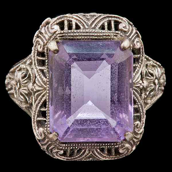 Appraisal: Ladies Vintage Amethyst Ring A delicate vintage sterling silver ring