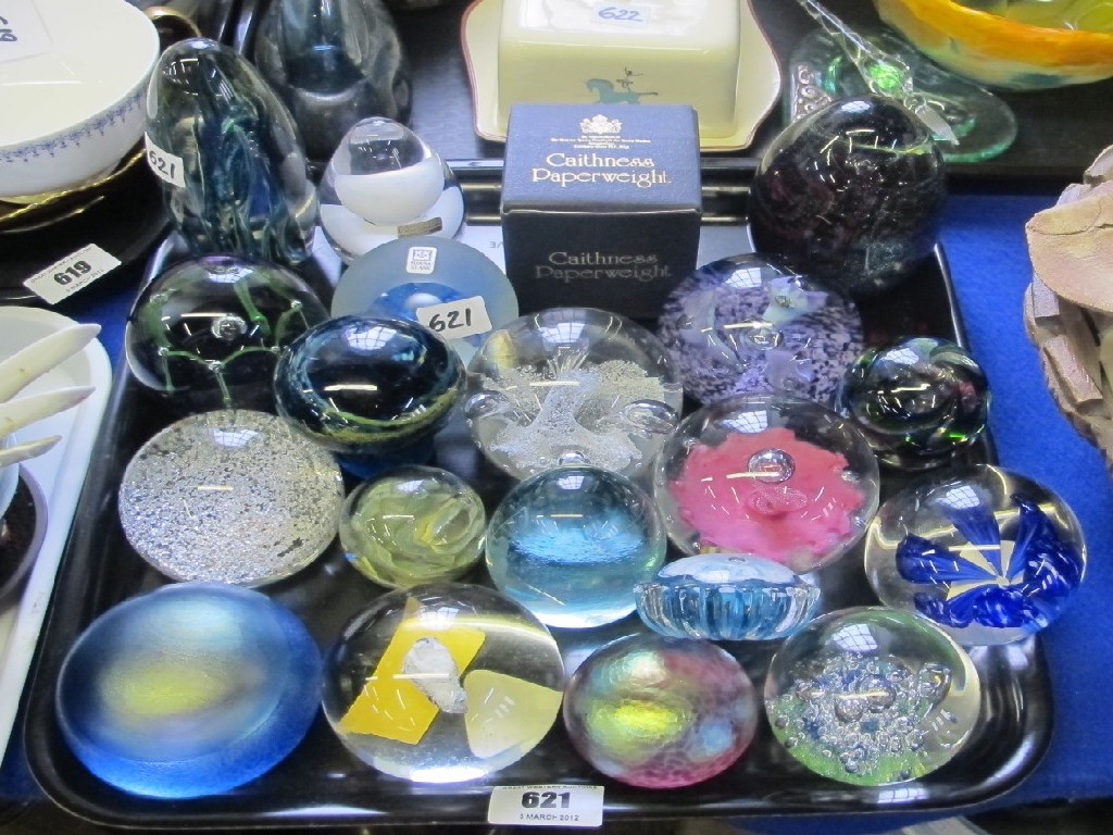 Appraisal: Various paperweights including Strathearn Mdina Caithness etc