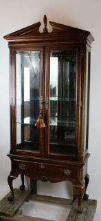 Appraisal: Chippendale style vitrine in mahogany Chippendale style vitrine on legs