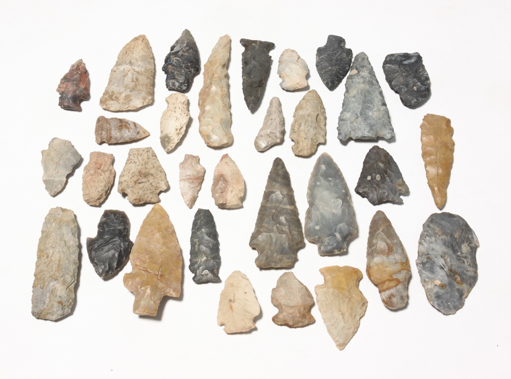 Appraisal: Approximately pieces Projectile points and stones Varying wear